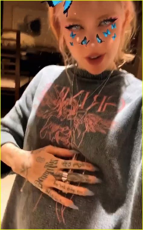 Grimes Reveals Shes Pregnant With Topless Photo 